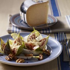 Figs with melted goat cheese